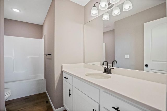 12604 S Parkwood Drive, Lee's Summit, MO 64086