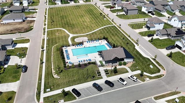 12604 S Parkwood Drive, Lee's Summit, MO 64086