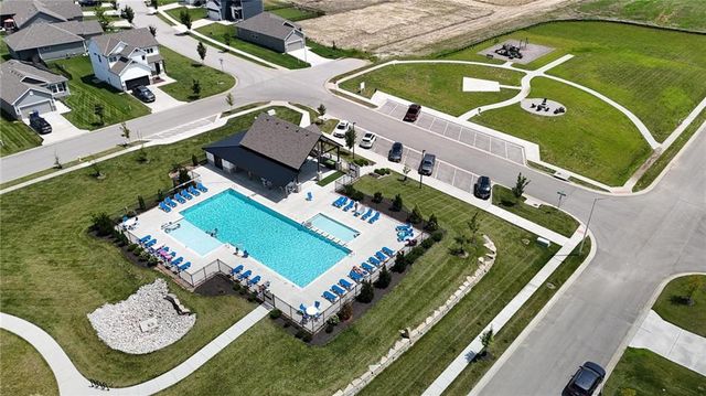 12604 S Parkwood Drive, Lee's Summit, MO 64086