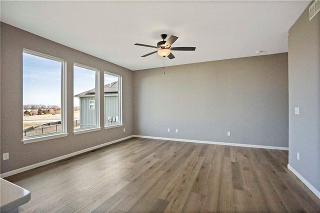 12604 S Parkwood Drive, Lee's Summit, MO 64086