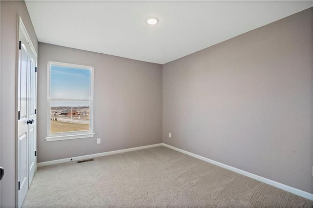 12604 S Parkwood Drive, Lee's Summit, MO 64086