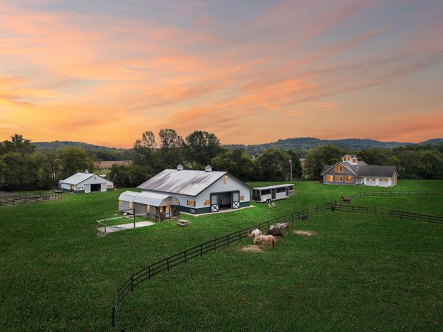 4376 Trousdale Ln, Columbia, TN 38401