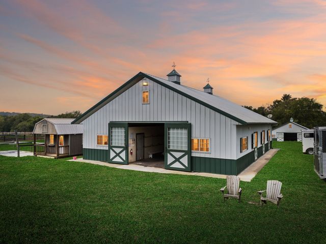 4376 Trousdale Ln, Columbia, TN 38401