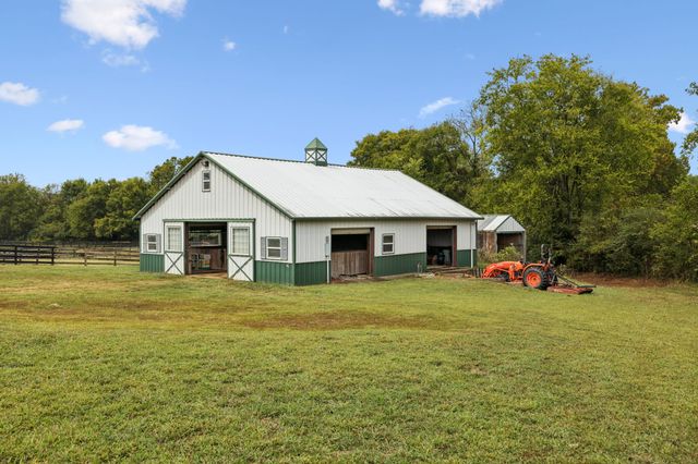 4376 Trousdale Ln, Columbia, TN 38401