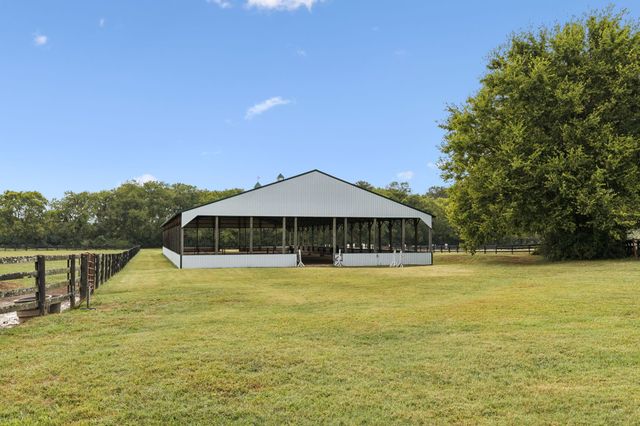 4376 Trousdale Ln, Columbia, TN 38401