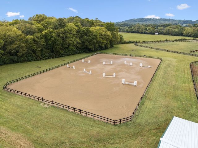 4376 Trousdale Ln, Columbia, TN 38401