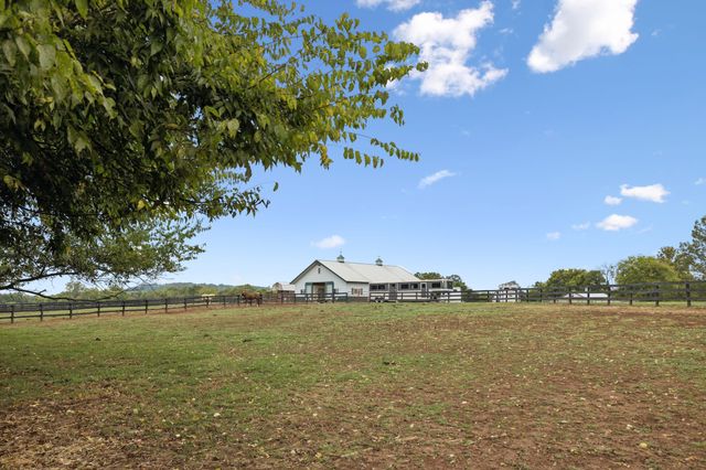 4376 Trousdale Ln, Columbia, TN 38401