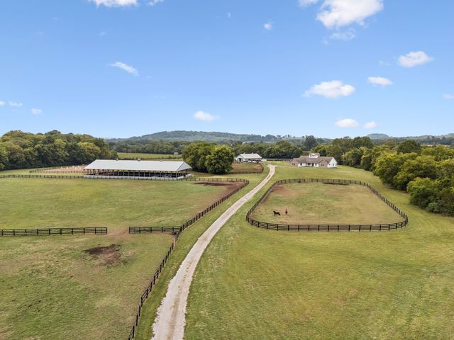 4376 Trousdale Ln, Columbia, TN 38401