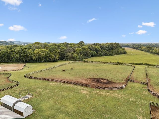 4376 Trousdale Ln, Columbia, TN 38401