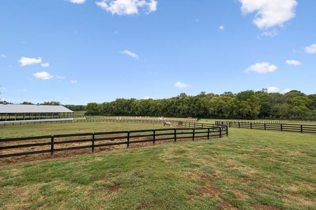 4376 Trousdale Ln, Columbia, TN 38401