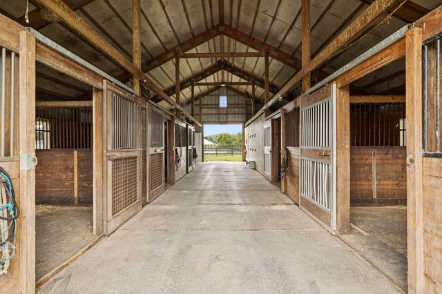 4376 Trousdale Ln, Columbia, TN 38401