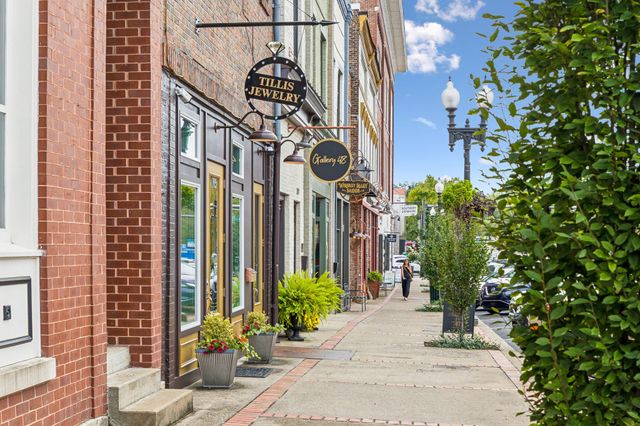 4376 Trousdale Ln, Columbia, TN 38401