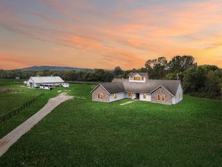 4376 Trousdale Ln, Columbia, TN 38401