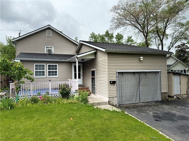 77 Mosley Road, Greece, NY 14616