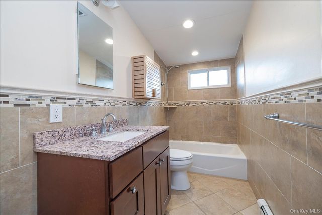 1558 9th Street Upper, West Babylon, NY 11704