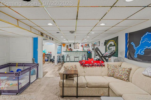 8835 Birkhill Drive, Sterling Heights, MI 48314