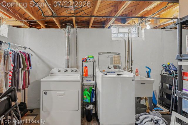 8835 Birkhill Drive, Sterling Heights, MI 48314