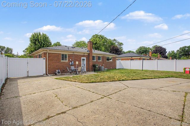 8835 Birkhill Drive, Sterling Heights, MI 48314
