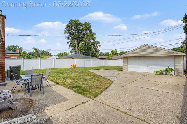 8835 Birkhill Drive, Sterling Heights, MI 48314