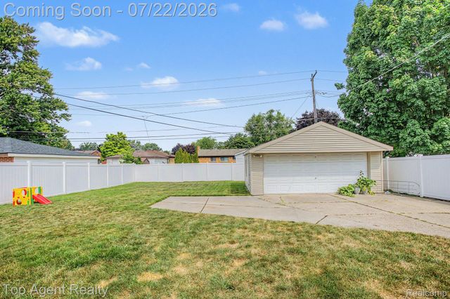 8835 Birkhill Drive, Sterling Heights, MI 48314