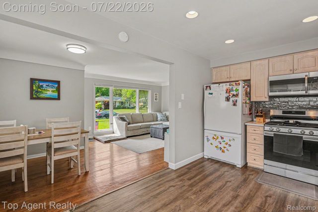 8835 Birkhill Drive, Sterling Heights, MI 48314