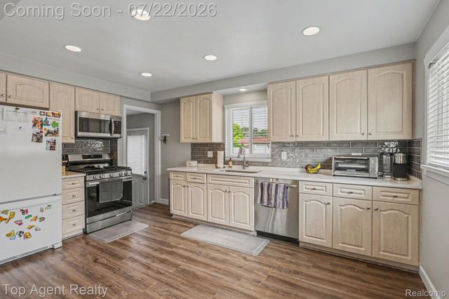 8835 Birkhill Drive, Sterling Heights, MI 48314