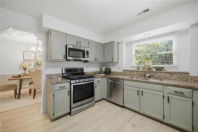 705 Hilltop CT, Chesapeake, VA 23322