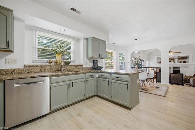 705 Hilltop CT, Chesapeake, VA 23322