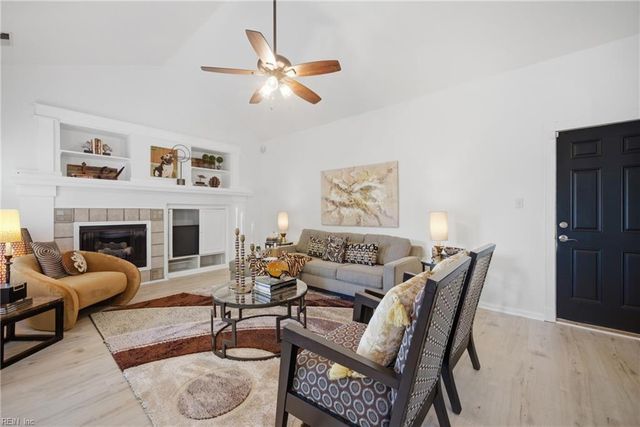 705 Hilltop CT, Chesapeake, VA 23322