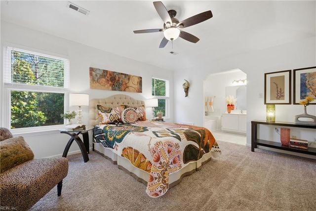 705 Hilltop CT, Chesapeake, VA 23322