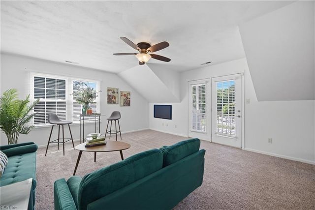705 Hilltop CT, Chesapeake, VA 23322
