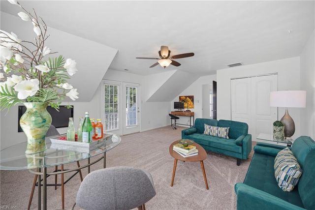 705 Hilltop CT, Chesapeake, VA 23322