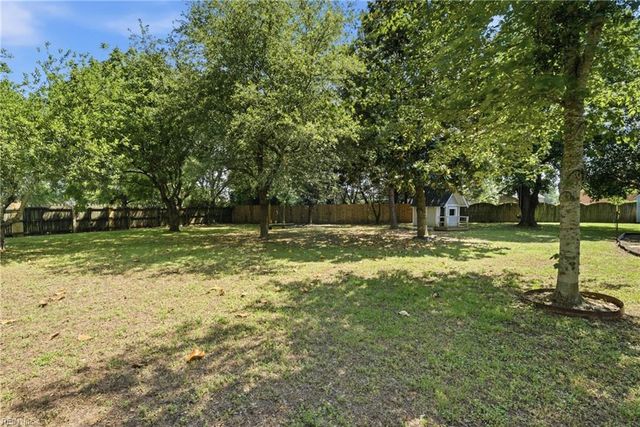 705 Hilltop CT, Chesapeake, VA 23322