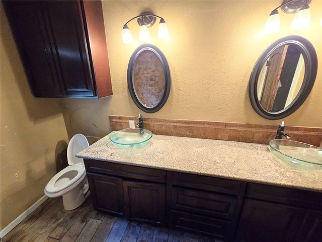 800 N Hamlett Street, Athens, TX 75751