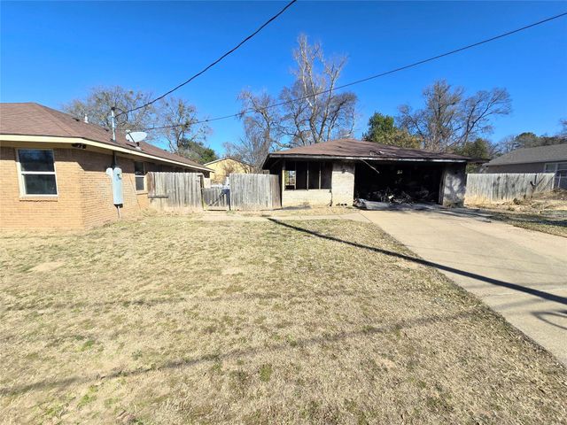 800 N Hamlett Street, Athens, TX 75751