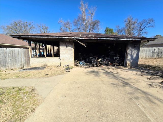 800 N Hamlett Street, Athens, TX 75751