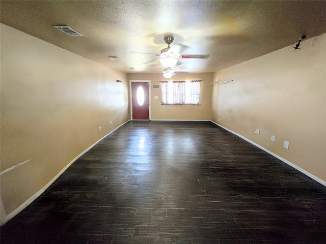 800 N Hamlett Street, Athens, TX 75751