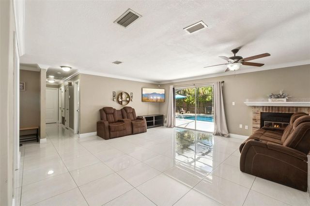 1537 S SPRING GARDEN AVENUE, Deland, FL 32720