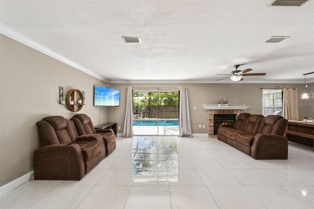 1537 S SPRING GARDEN AVENUE, Deland, FL 32720