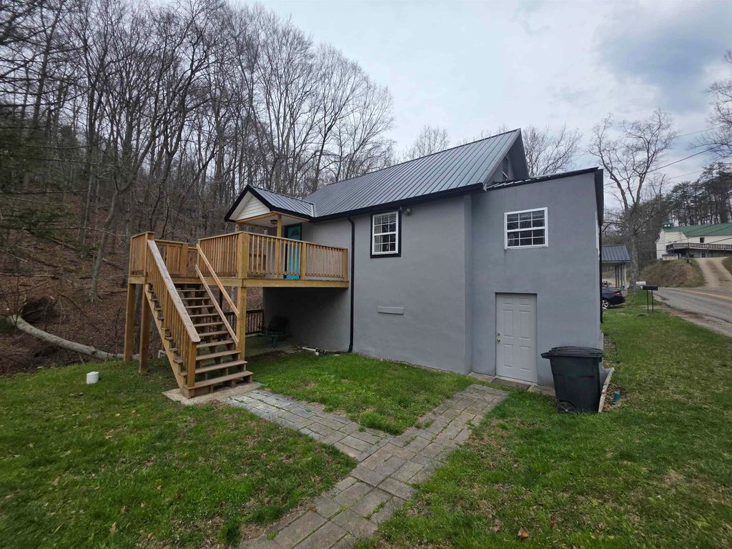 3742 Greenview Road, South Charleston, WV 25309