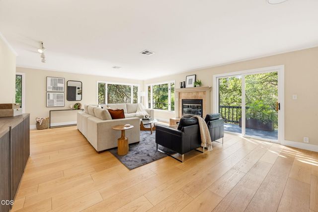 152 Strawberry Lane, Ashland, OR 97520