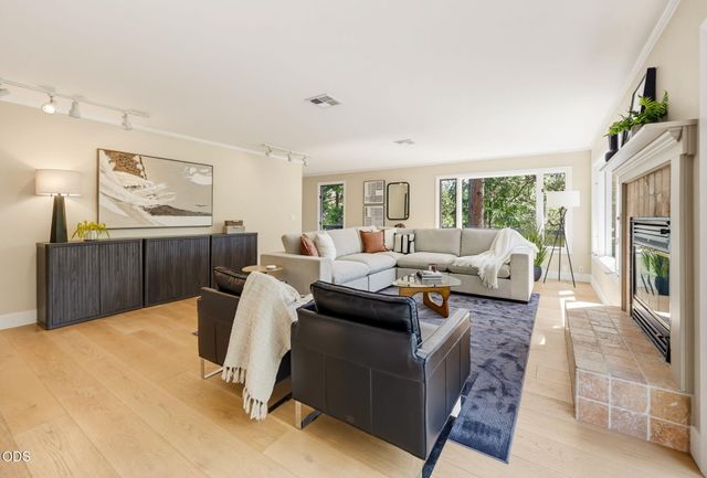 152 Strawberry Lane, Ashland, OR 97520