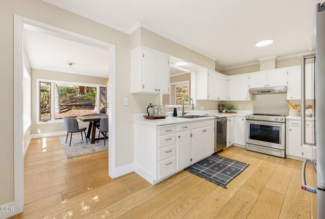 152 Strawberry Lane, Ashland, OR 97520