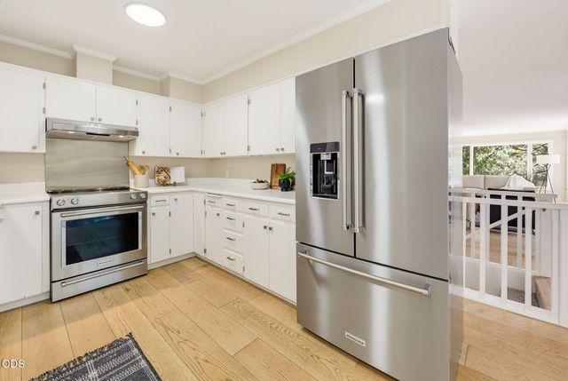 152 Strawberry Lane, Ashland, OR 97520