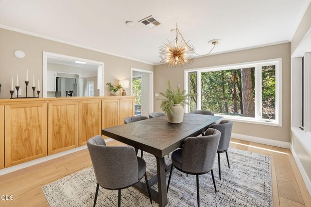 152 Strawberry Lane, Ashland, OR 97520