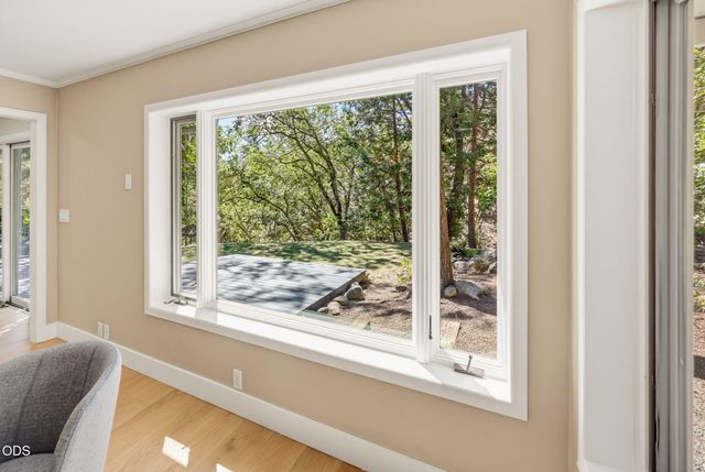 152 Strawberry Lane, Ashland, OR 97520