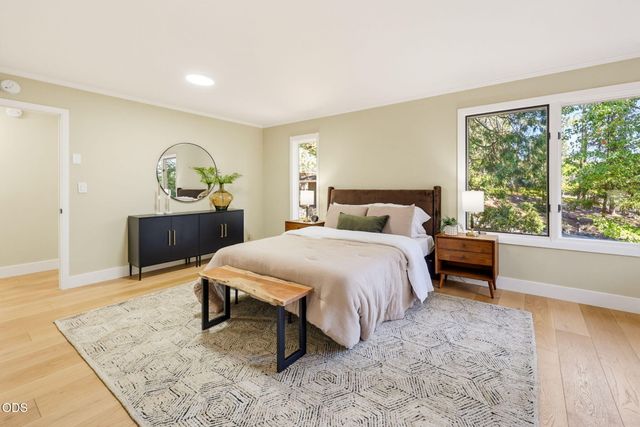 152 Strawberry Lane, Ashland, OR 97520