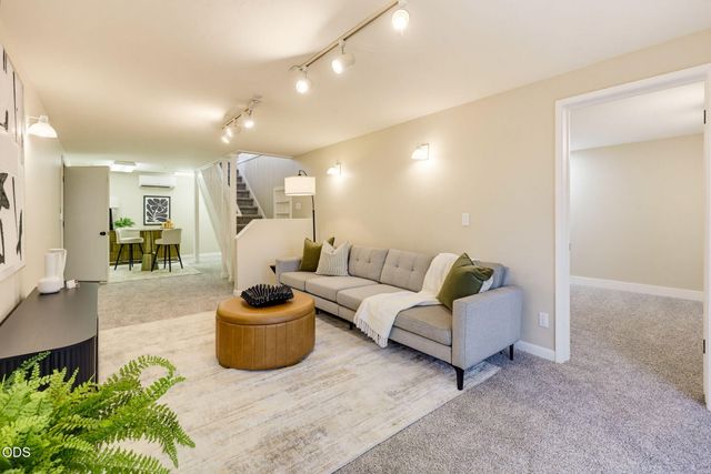 152 Strawberry Lane, Ashland, OR 97520