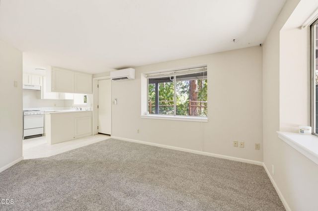 152 Strawberry Lane, Ashland, OR 97520