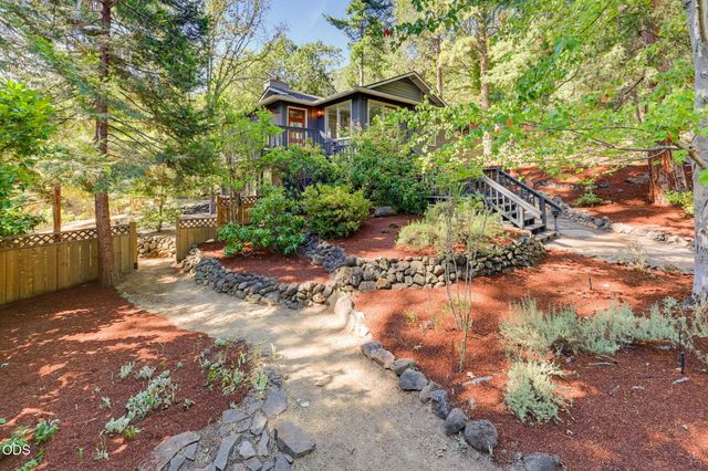 152 Strawberry Lane, Ashland, OR 97520